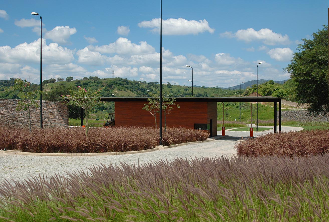 El Río Country Club Ingreso, 2001 : Francisco Ugarte