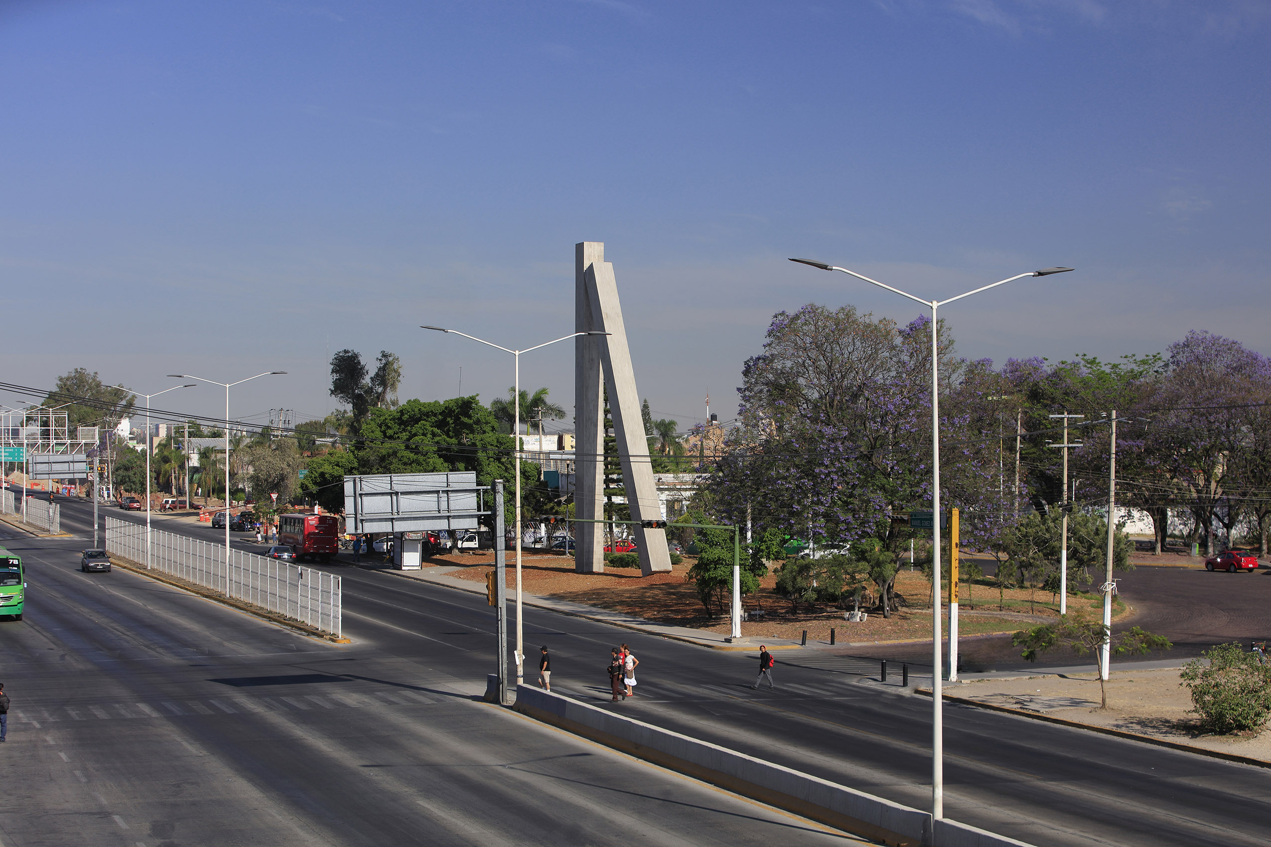 Dos monolitos de concreto, 2020 : Francisco Ugarte