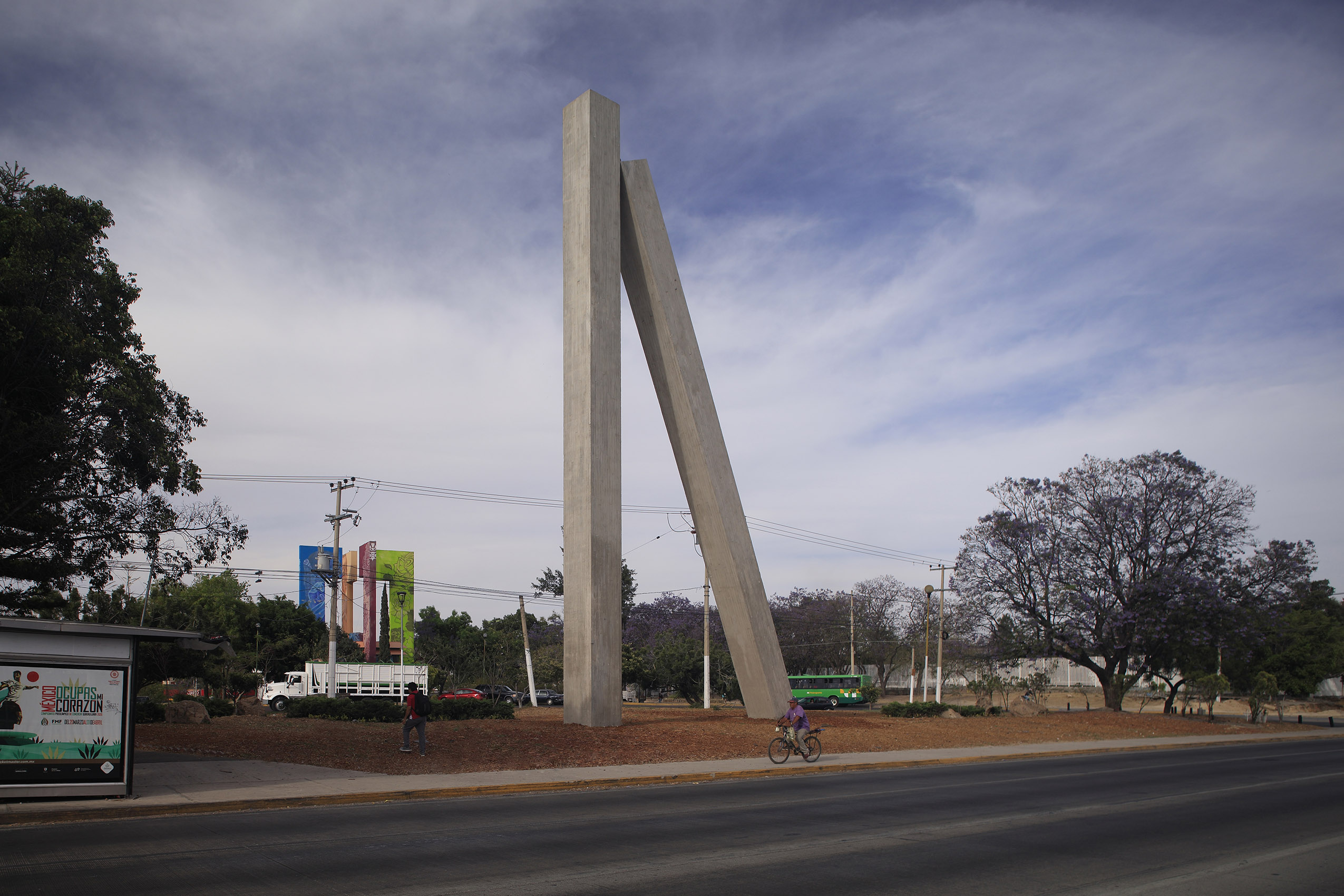 Dos monolitos de concreto, 2020 : Francisco Ugarte
