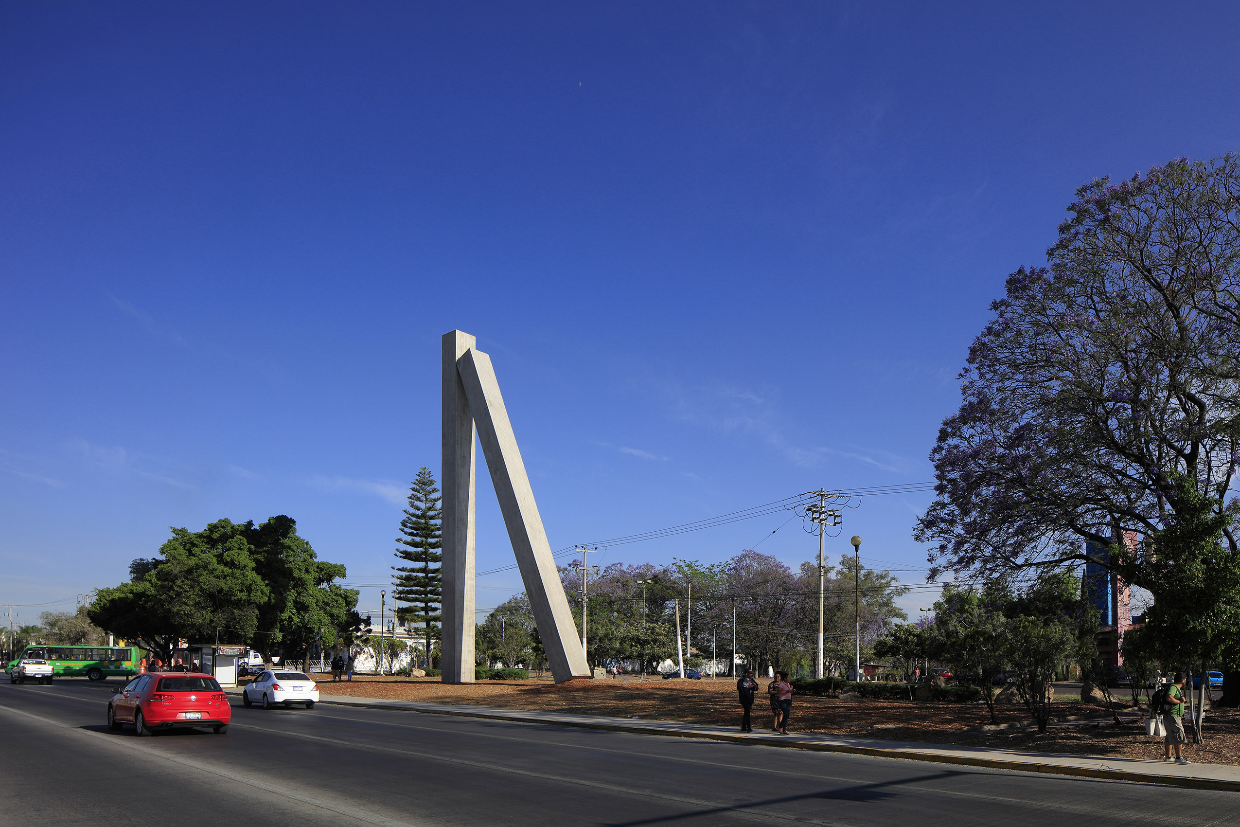 Dos monolitos de concreto, 2020 : Francisco Ugarte