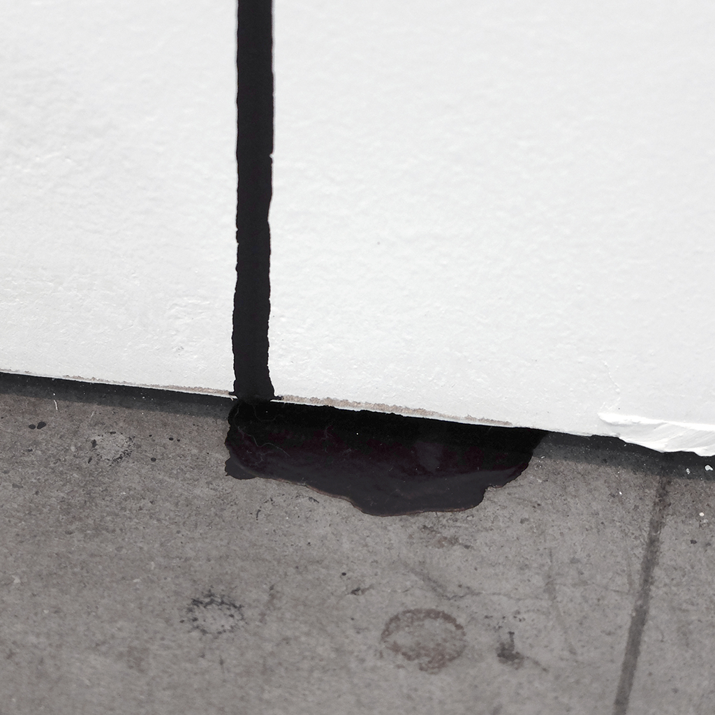 Sin título (Pintura negra, muro y piso), 2013 : Francisco Ugarte