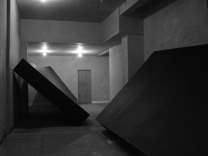 Sin título (Muros negros), 2003 : Francisco Ugarte