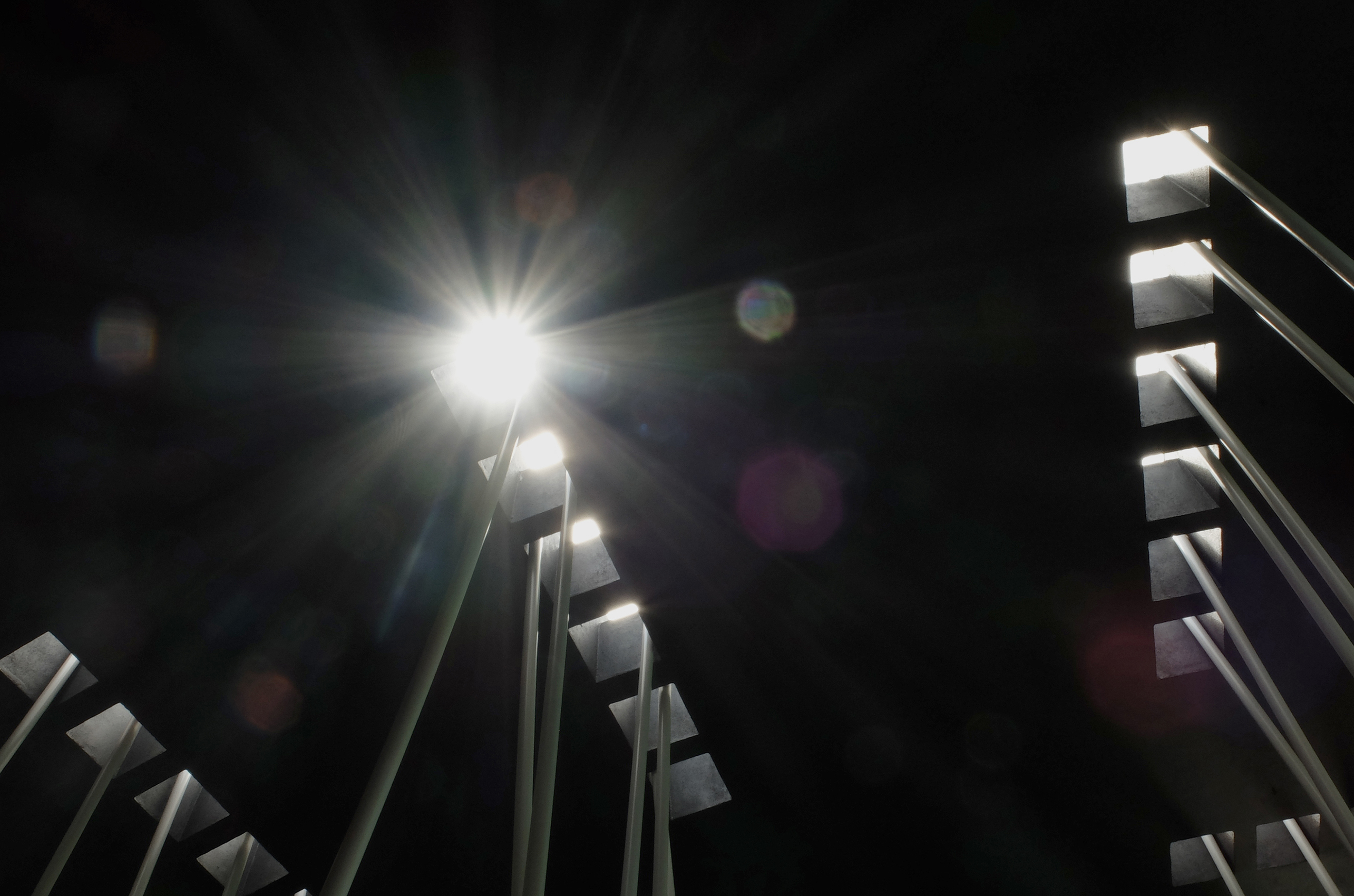 Sin título (Pintura negra y tubos blancos), 2014 : Francisco Ugarte